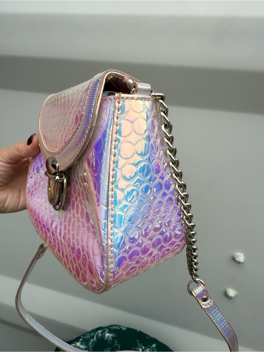 Nine West Iridescent Pink Purple Bubble-Texture Crossbody Bag Gold Chain Strap - Picture 16 of 16